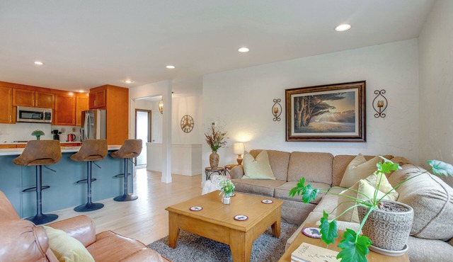 Modern Creekside Home: 9 Mi to Downtown Denver