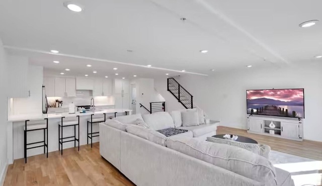 Modern Dallas 3BR Townhome Near Deep Ellum