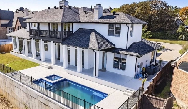 Modern Day Villa Vista on Lake Lewisville