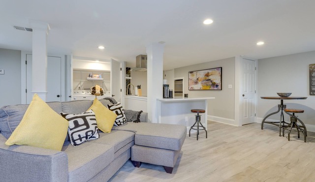 Modern Decatur Getaway ~ 8 Mi to Downtown Atlanta!