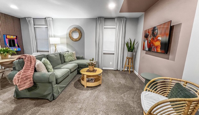 Modern Deco Flat - Mins to Everything❕