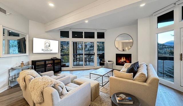 Modern Deer Valley Ski Condo at Powder Run Fireplace Hot Tub Ski Locker Views