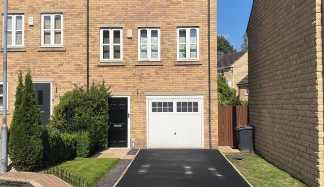 Modern deluxe house situated close to Leeds, Bradford and Wakefield.