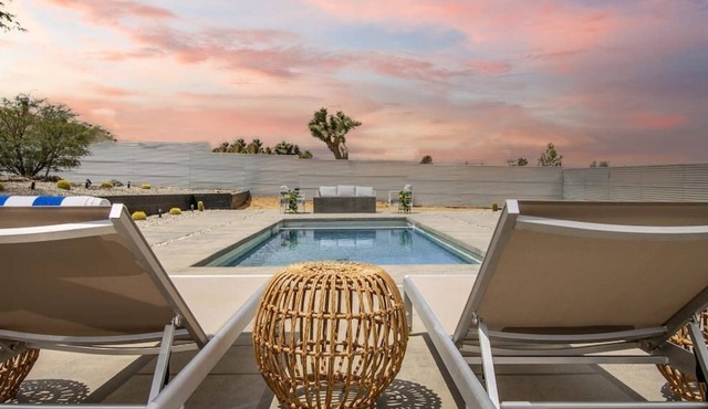 Modern Desert Oasis, w/Pool & Jacuzzi