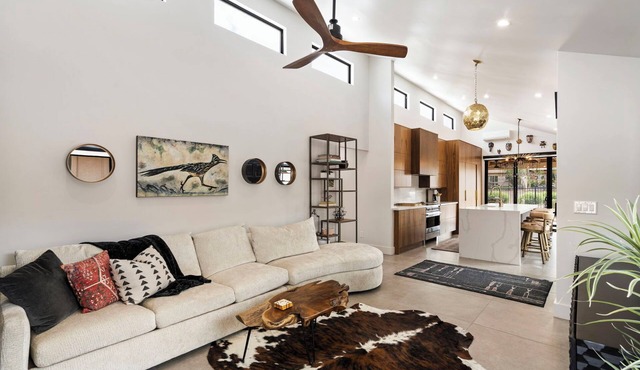 Modern Desert Retreat - 2 Bed/2.5 Bath - Near Tons of Top AZ Attractions