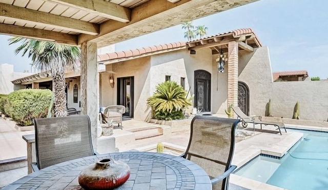Modern Desert Villa 5 Min to Old Town Heated Pool & EV Charger