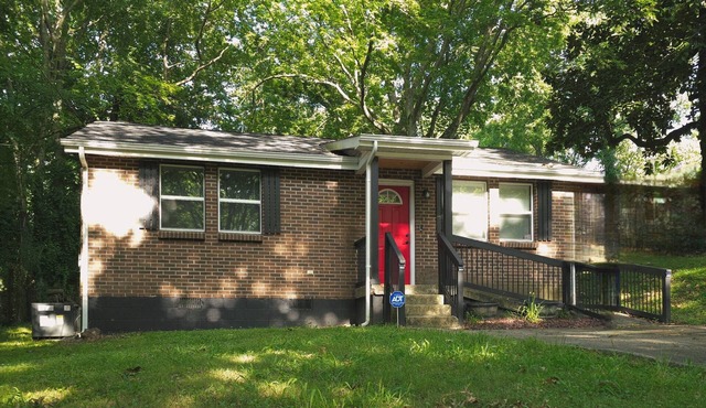 Modern design and cozy charm 2-bedroom, 1 bath, in Downtown Clarksville.