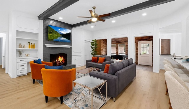 Modern Design & Chef's Kitchen & Spacious & Stylish 4 bedroom 3.5 bathroom