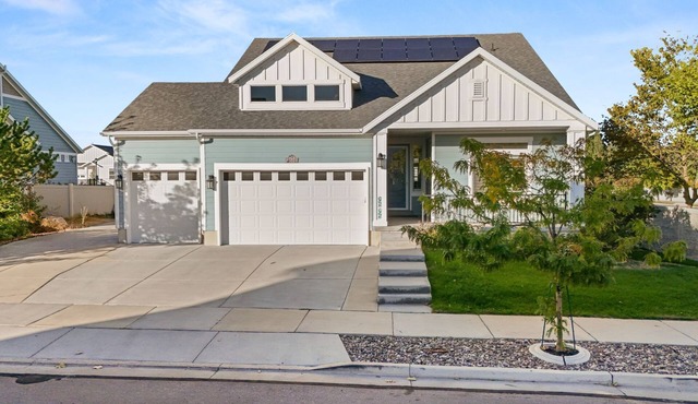 Modern Design Meets Elegant Views! Perfect for Family Retreats and Gatherings