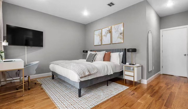 Modern Designer 3BR Sleeps 9 Parking NYC