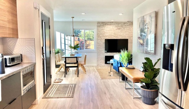 Modern Designer Downtown Townhouse Secure Parking