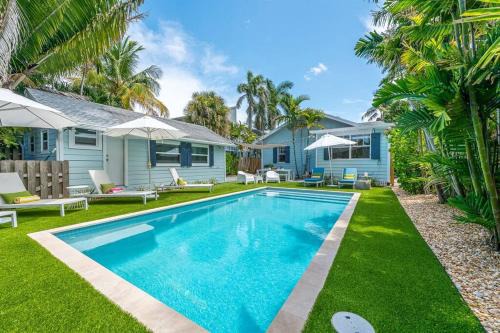 Modern Designer Gem Flamingo Park with Private Pool & Cottage