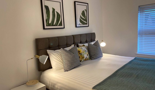 Modern, detached 2 bedroom property. Free parking.