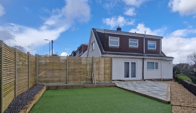 Modern Detached 3 bedroom home with off-road parking