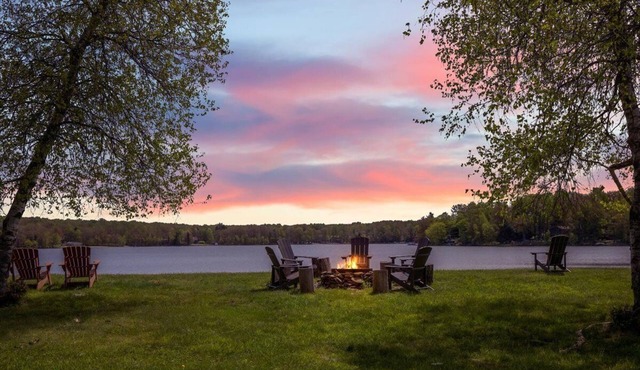 Modern Direct Lakefront Home in the Poconos