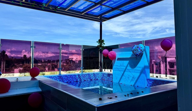 Modern apartment with jacuzzi