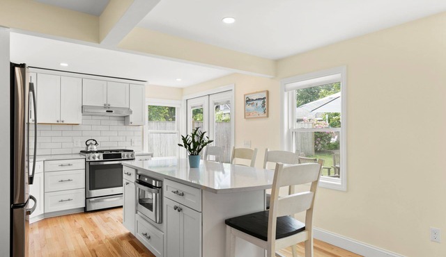 Modern Dog-Friendly Cape Cod Cottage Near Beaches