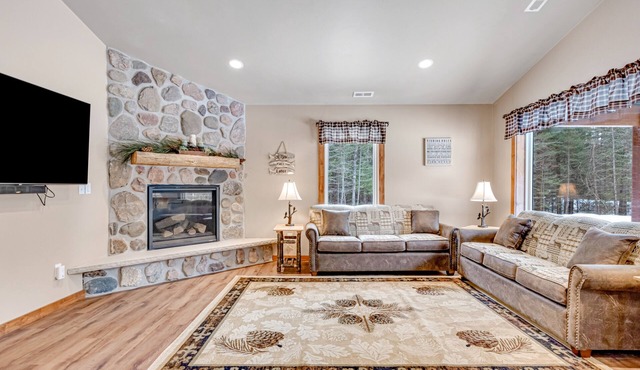 Modern dog-friendly cabin with hot tub, gas fireplace, patio, grill, & washer/dryer