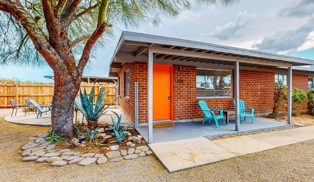 Modern Dog-Friendly SW Retreat w/Covered Parking & Pastries Delivered To You!