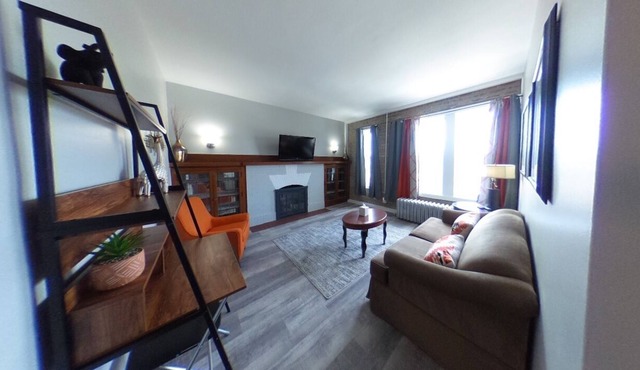 Modern Downtown 1 Bedroom 5 min from the Beach!