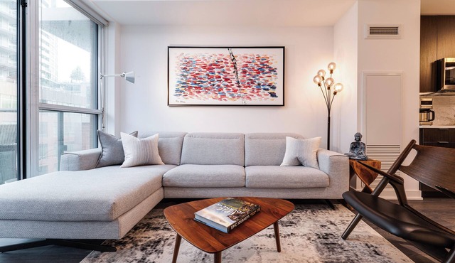 Modern Downtown Apartment | Workspace + Free Parking
