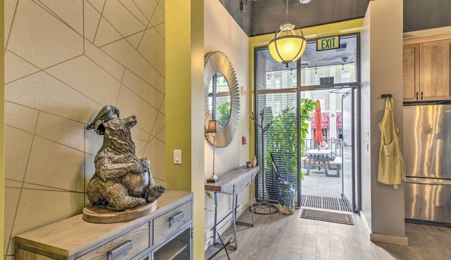 Modern Downtown Apt - Walk to Parks + Cafes!