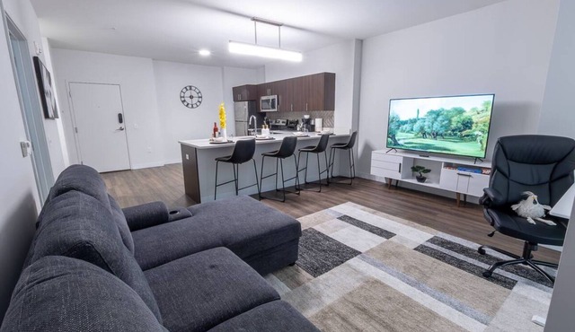 Modern Downtown Condo Walkable + Pool & Gym