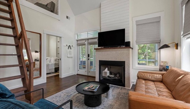 Modern Downtown Cottage