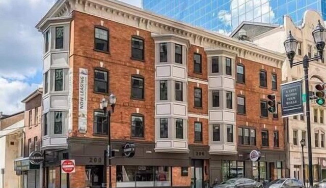 Modern Downtown Haven + Free Garage Parking