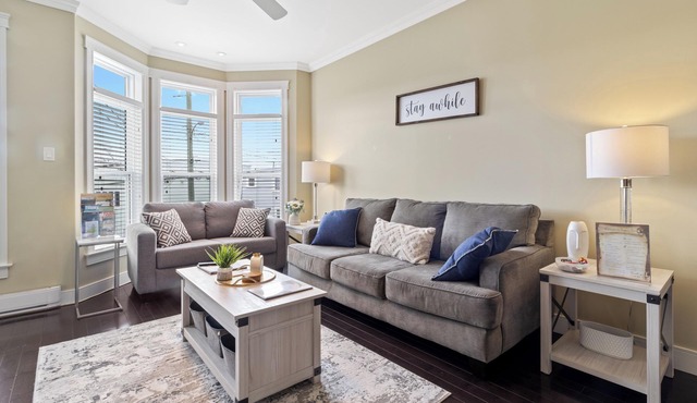 Modern Downtown Home - Garage & Parking - St Johns