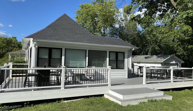 Modern Downtown Lake Geneva Charm Sleeps 8