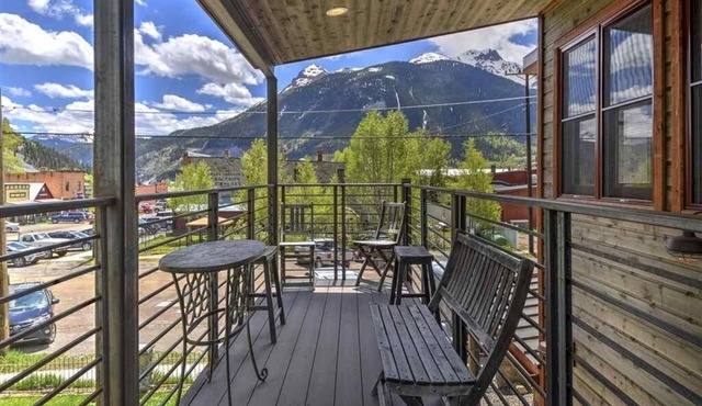 Modern Downtown Loft in Heart of Silverton