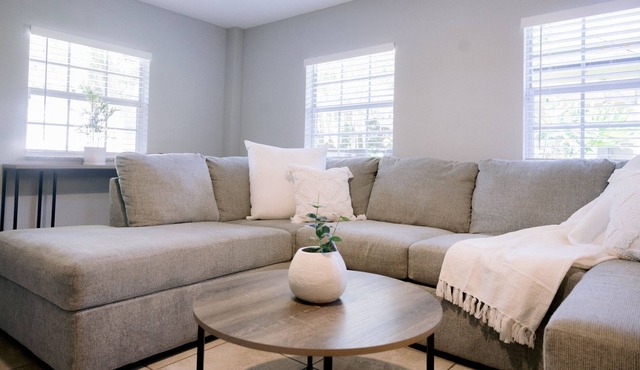 Modern Downtown Oasis - Orlando 4 bedroom with FREE parking