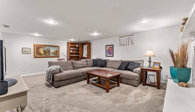 Modern Downtown Oasis ~ Sunny Garden ~ King Beds!