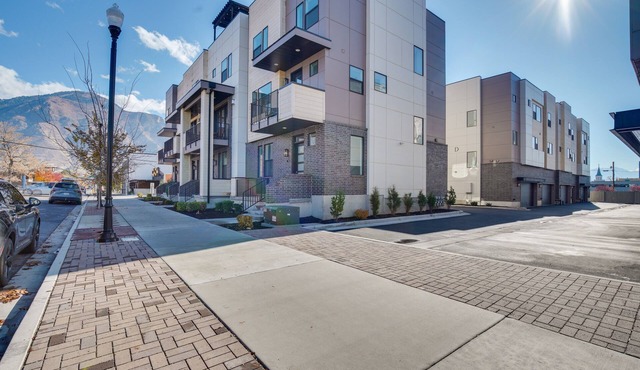 Modern Downtown Provo Townhome w/Balcony!