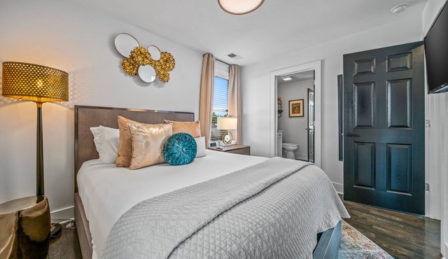 🌆💎 Modern Downtown Retreat: Stylish 1BR Apt w Urban Charm ✨🌃