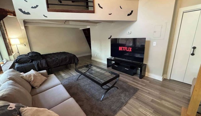 Modern Downtown Salem Retreat