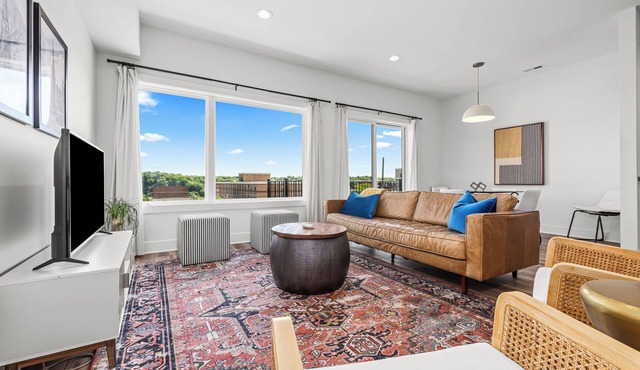 Modern Downtown Townhome w/Private Garage + Views