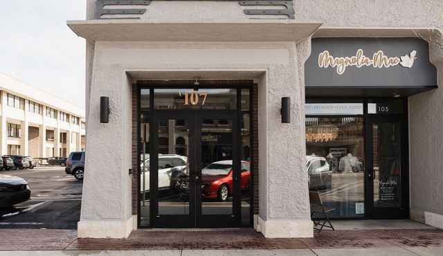 Modern Downtown Troy Loft 2BR, Brick & Style