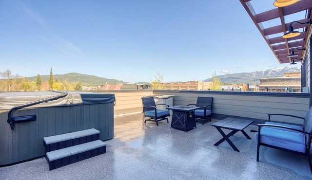 Modern Downtown Whitefish Condo w/Private Hot Tub