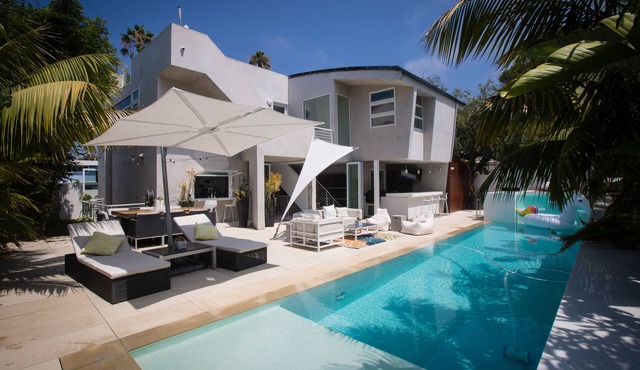 Modern Dream! Amazing views of Ocean! Walk to the Beach with Pool and Spa!