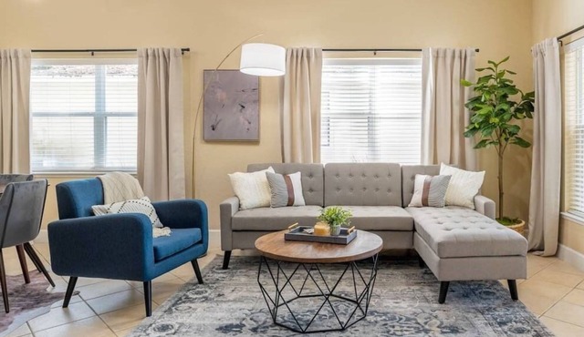 ★Modern DT Home★King Bed☀️Patios✔Long Stays⚡️WiFi★