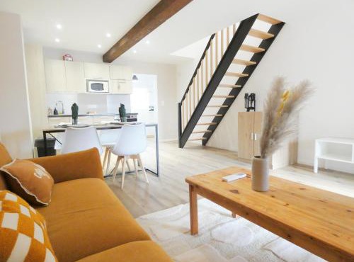 Modern Duplex with Balcony & Parking, Sleeps 4, 5 min from Colmar
