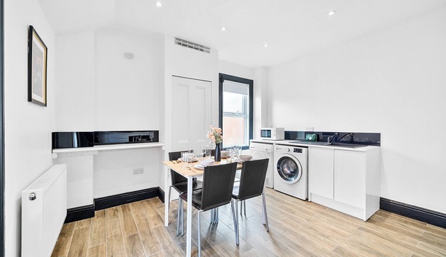 MODERN DUPLEX APARTMENT LOCATED NEAR CITY CENTRE - FREE PARKING, WI FI & NETFLIX