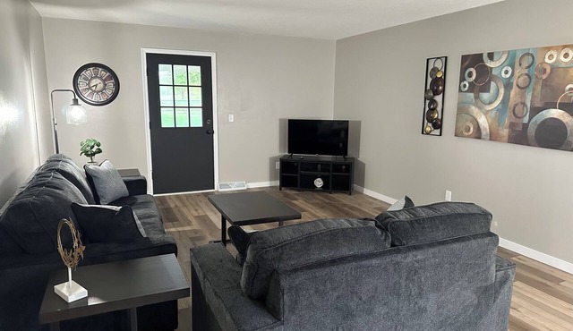 Modern Duplex - Close to Casino, Downtown & CHI Event Center