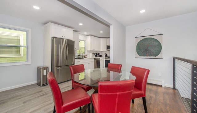 Modern Duplex- close to transit 🚉