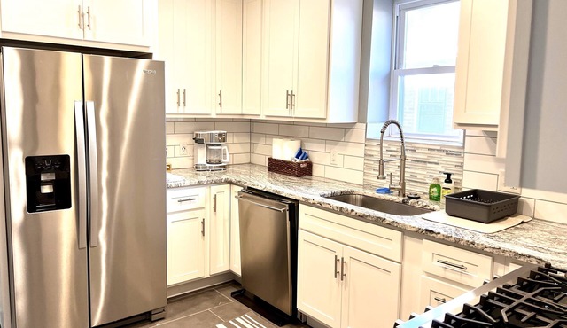 Modern Duplex, Quiet, Safe, huge home office in desirable U City