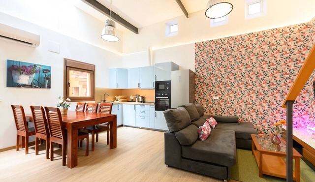 Modern Duplex with 2 Bedrooms, Fitted Kitchen - Comfort and Style