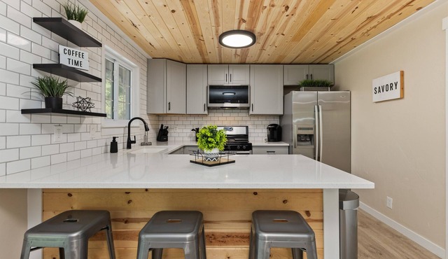 Modern Eagle Retreat|Fully Furnished|MTR Friendly