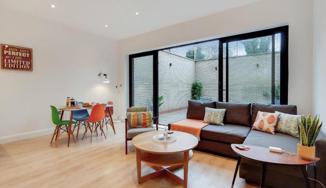 Modern Ealing Apartment with Large Private Patio